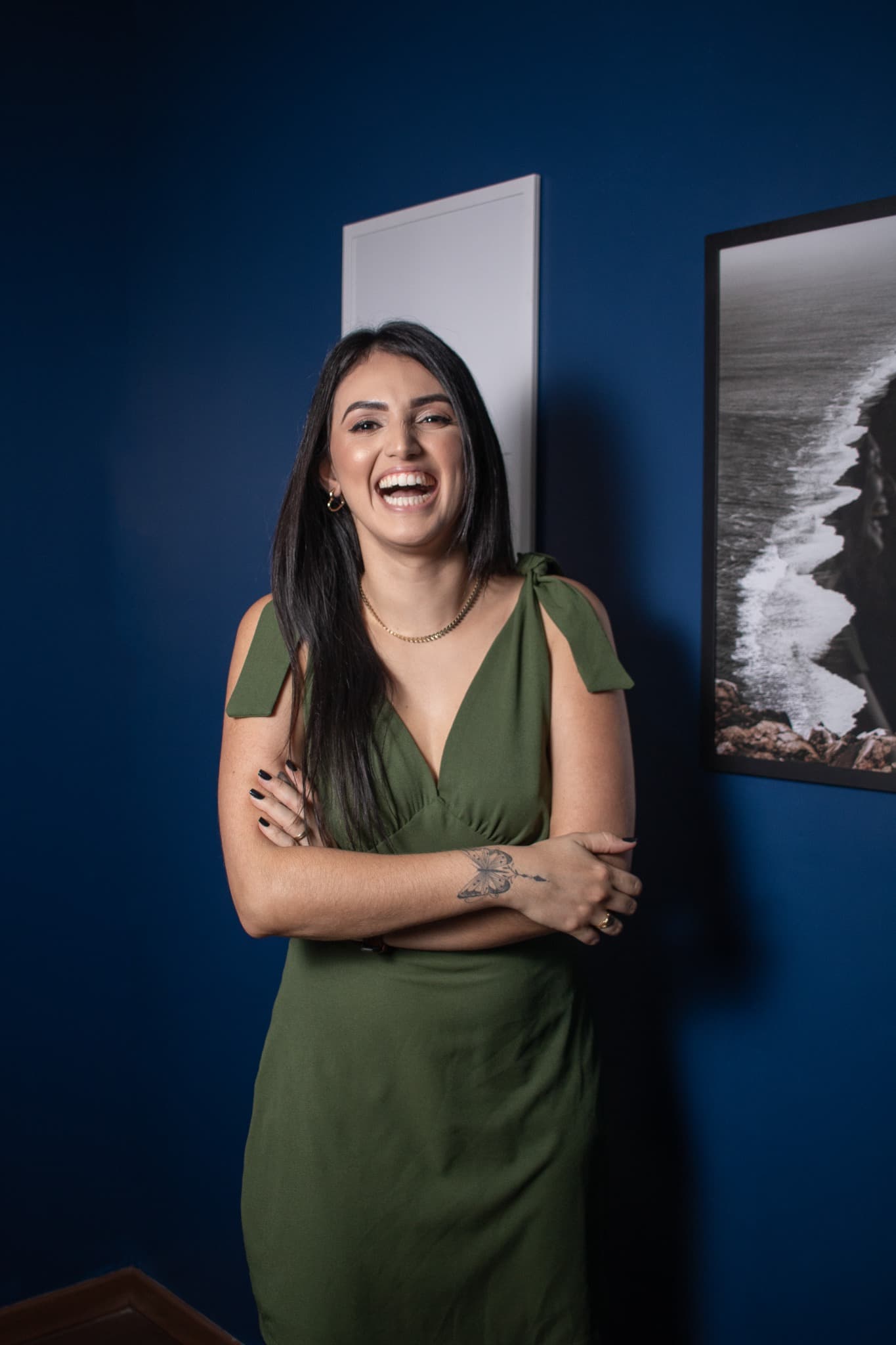 Andreza Moraes sorrindo em consultório